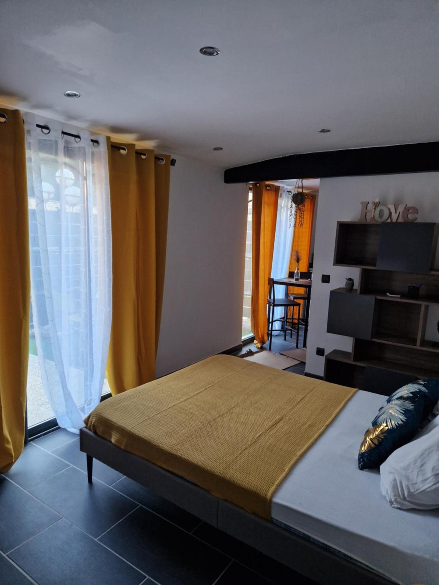 Grand Studio 2 Personnes Saint-Amand-Mont-Rond Bagian luar foto